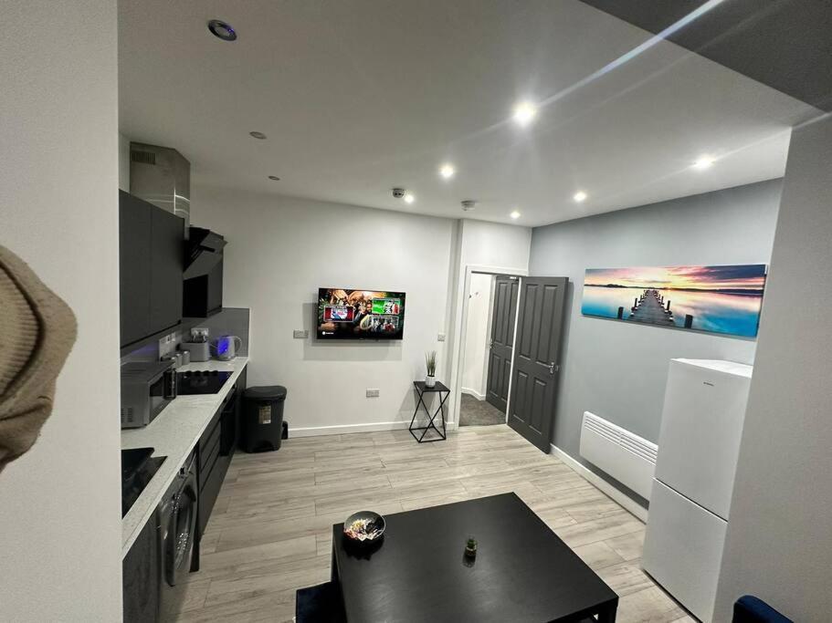 Luxurious 2 Bedroom Flat Beeston Hill Exterior photo